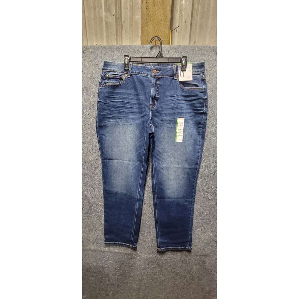 Time & Tru Women's Mid-Rise Straighted Legs Demin Medium Wash 20 NWT